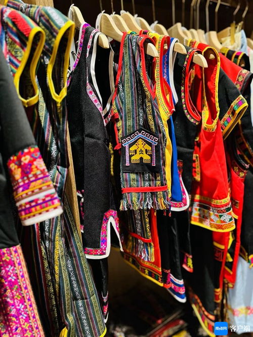 南国智库观察 簪花围火出圈，海南黎族苗族服饰可否也乘风而起？