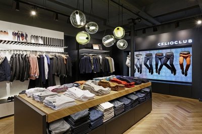 时尚前沿 服装店门面设计与服装陈列的艺术融合